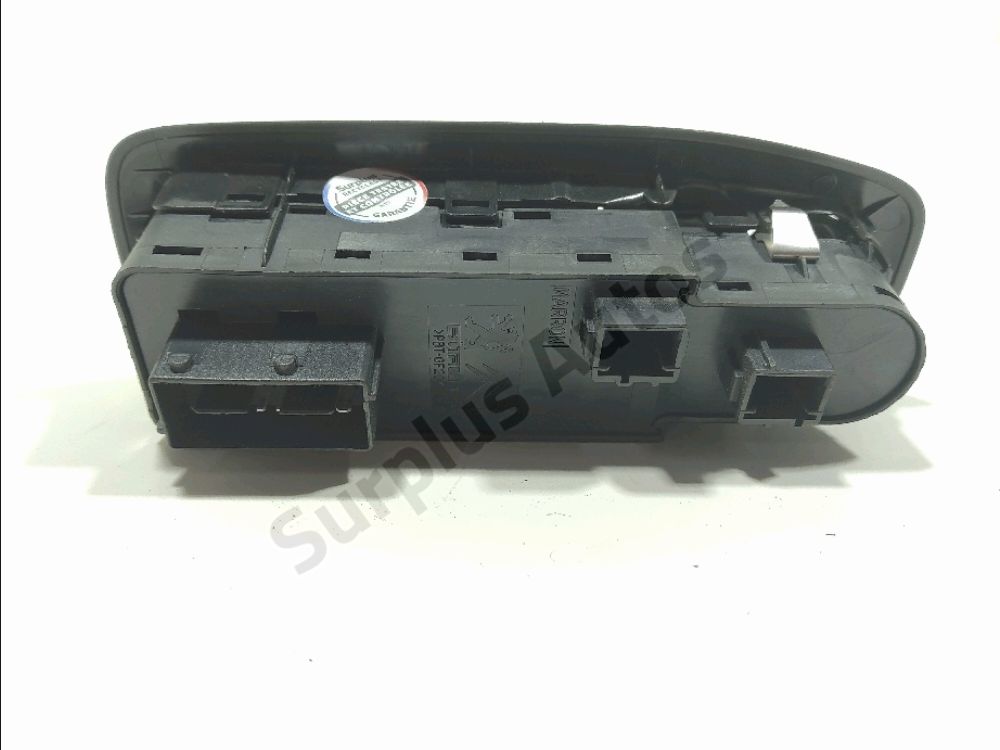 Commande lève-vitre avant gauche