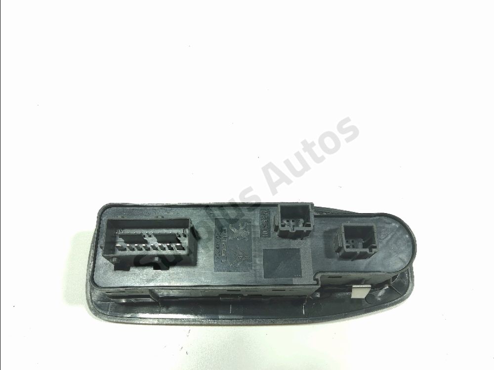 Commande lève-vitre avant gauche