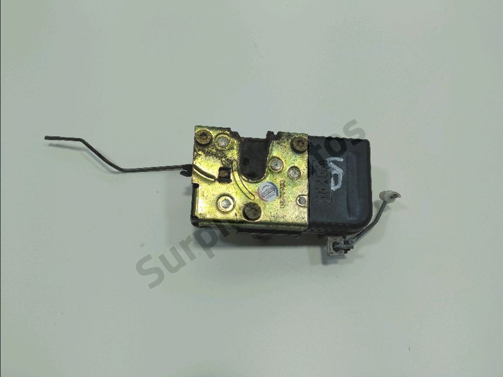 Serrure de porte avant droite