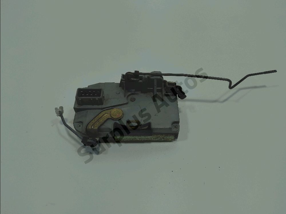 Serrure de porte avant droite