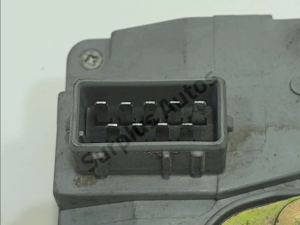 Serrure de porte avant droite