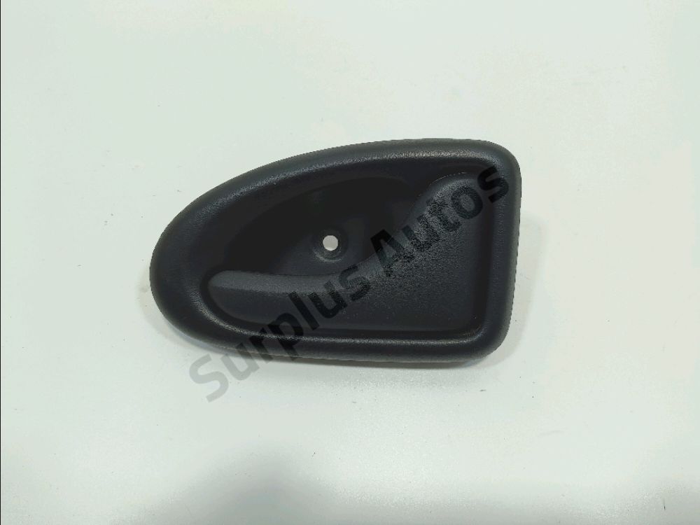 Poignee interieure porte avant gauche