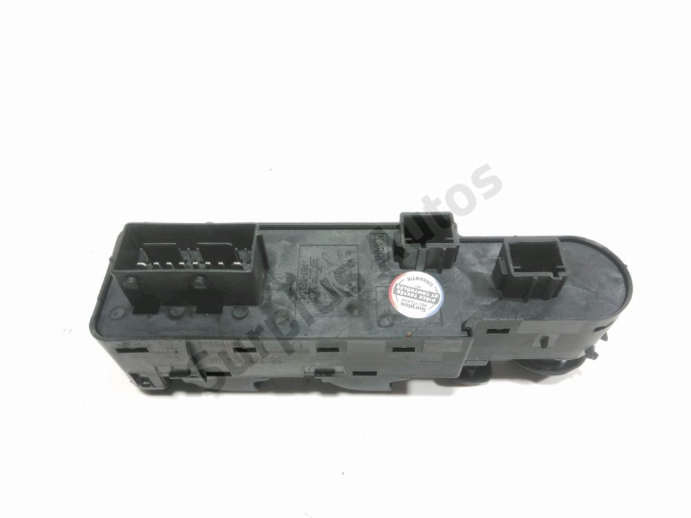 Commande lève-vitre avant gauche