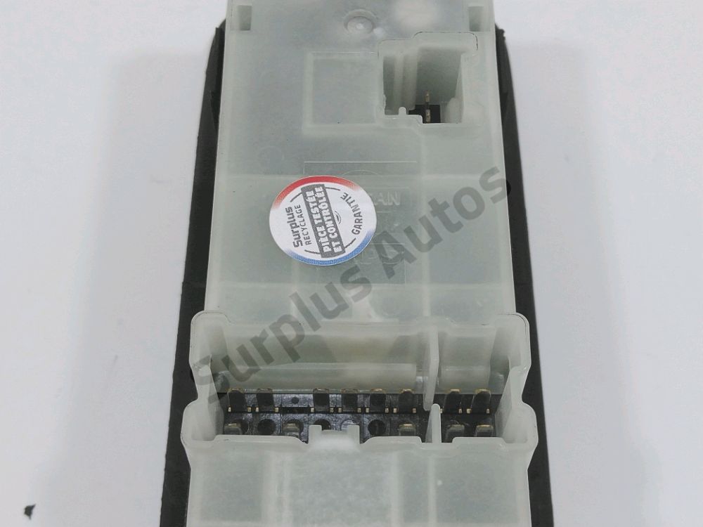 Commande lève-vitre avant gauche