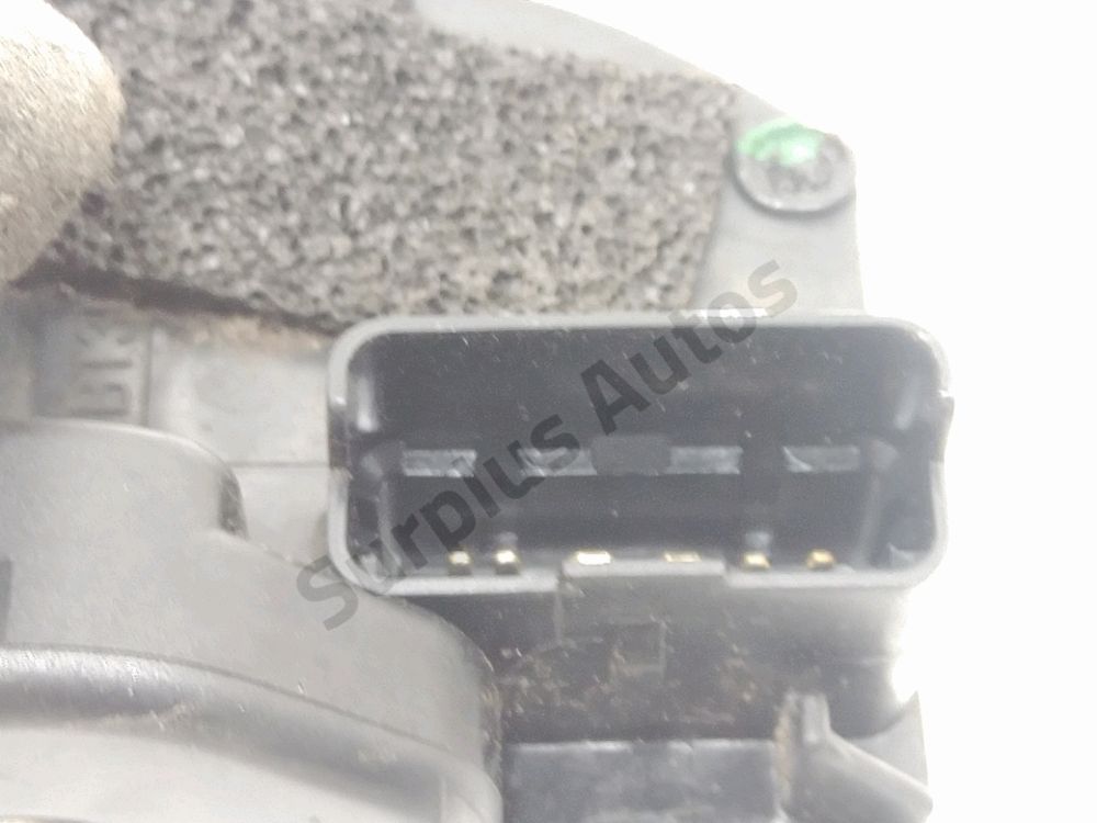 Serrure de porte avant gauche