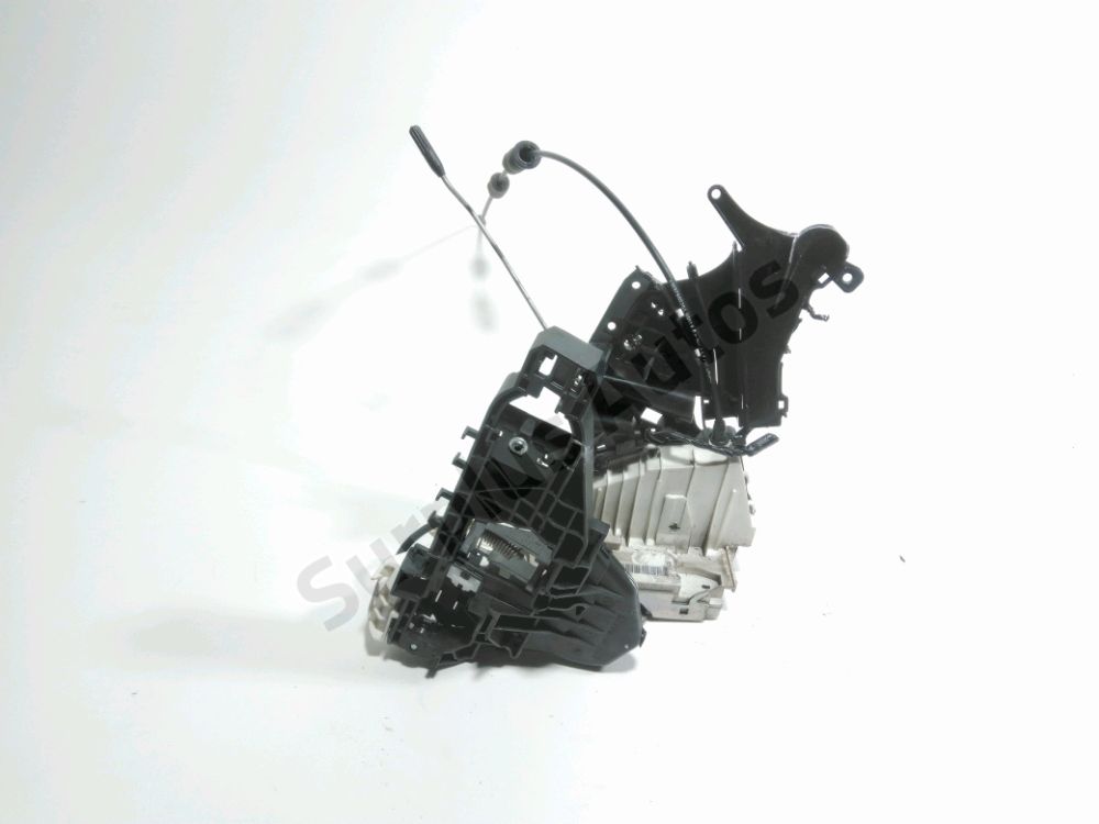 Serrure de porte avant droite