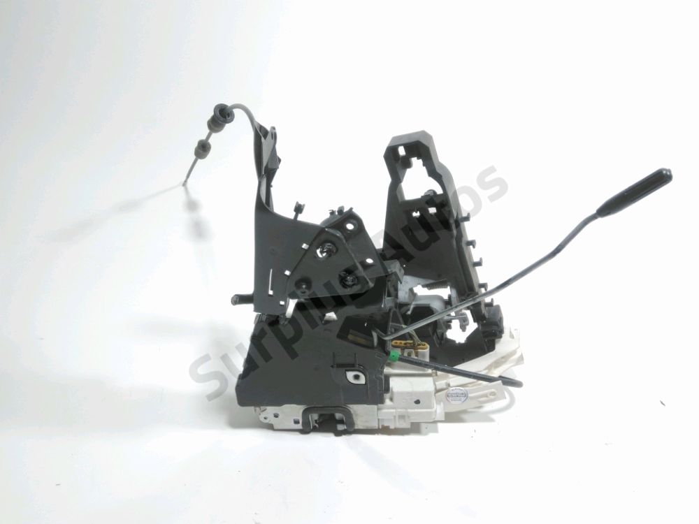 Serrure de porte avant droite