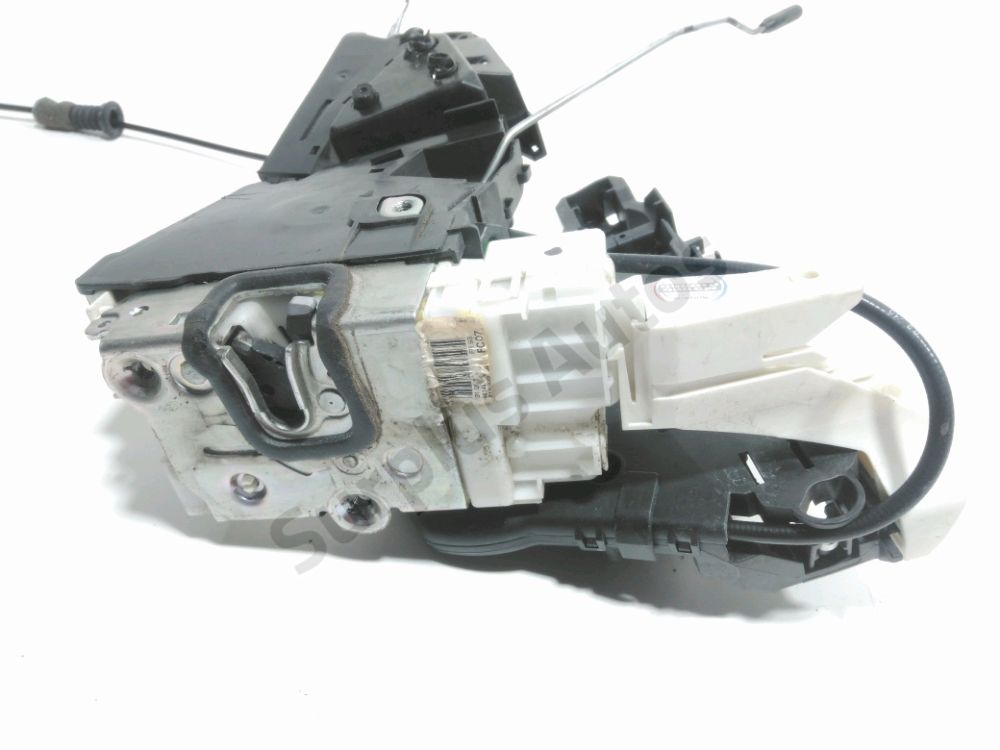 Serrure de porte avant droite