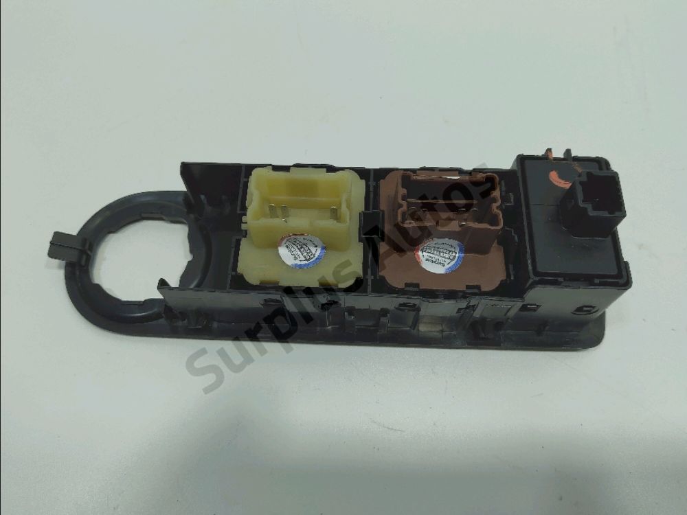 Commande lève-vitre avant gauche