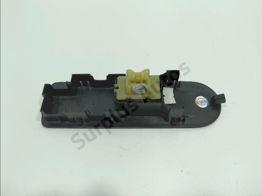 Commande lève-vitre avant droit