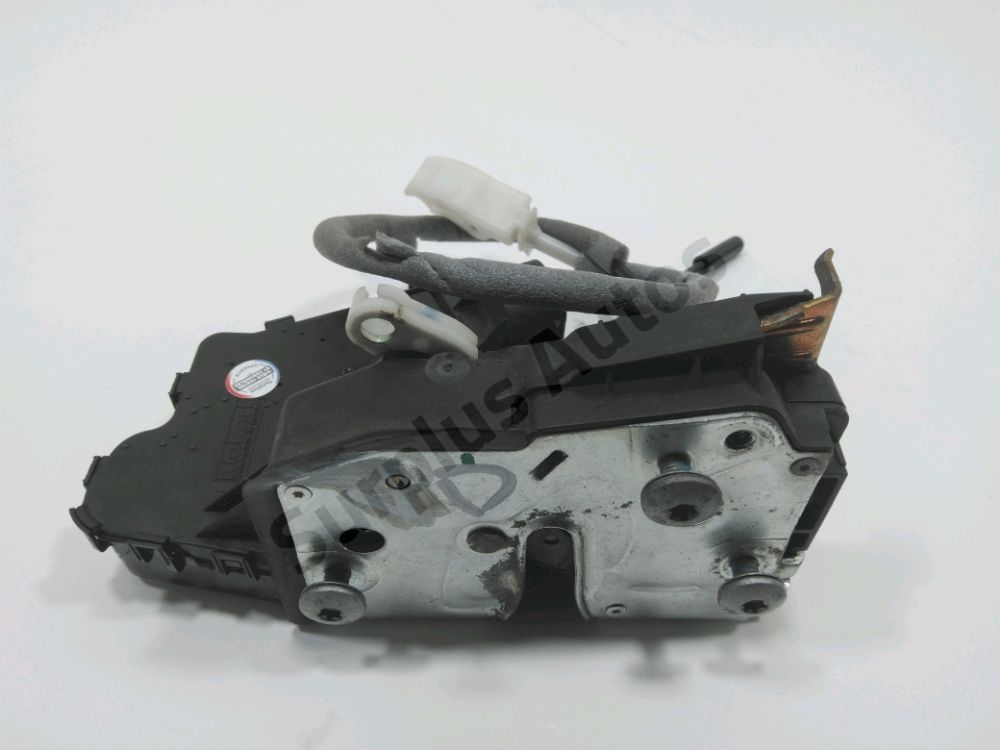 Serrure de porte avant droite