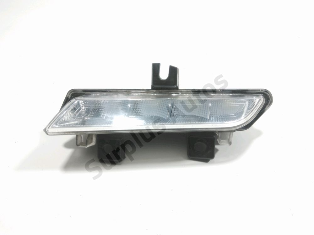 Feu diurne avant droit