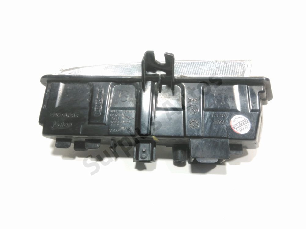 Feu diurne avant droit