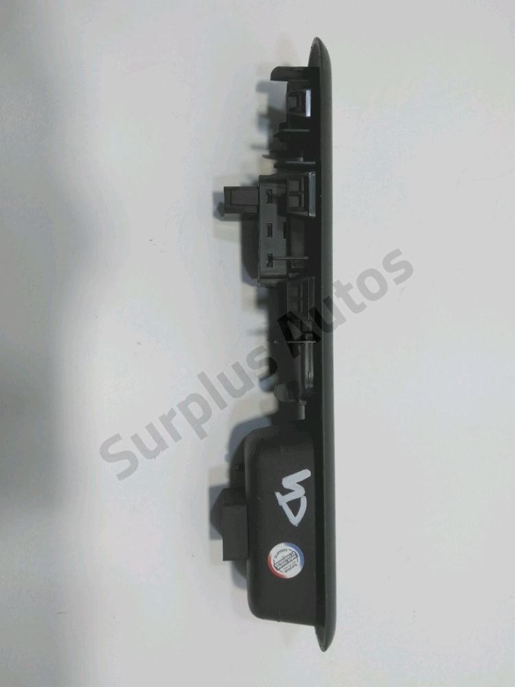 Commande lève-vitre avant droit