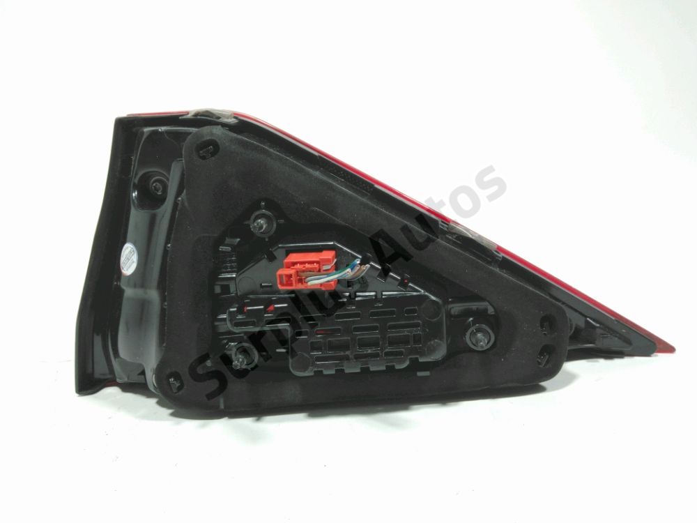 Feu arrière intérieur gauche