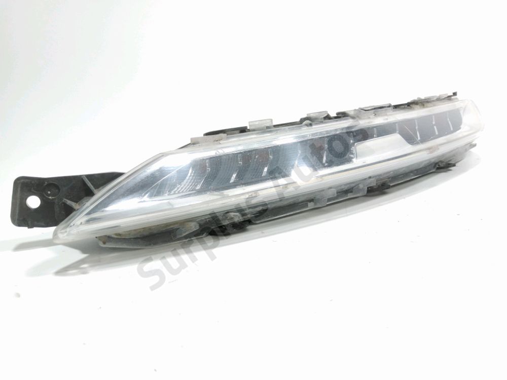 Feu diurne avant gauche