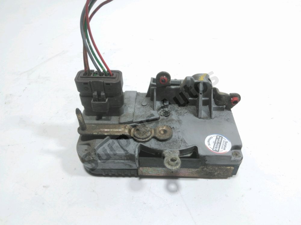 Serrure de porte avant droite