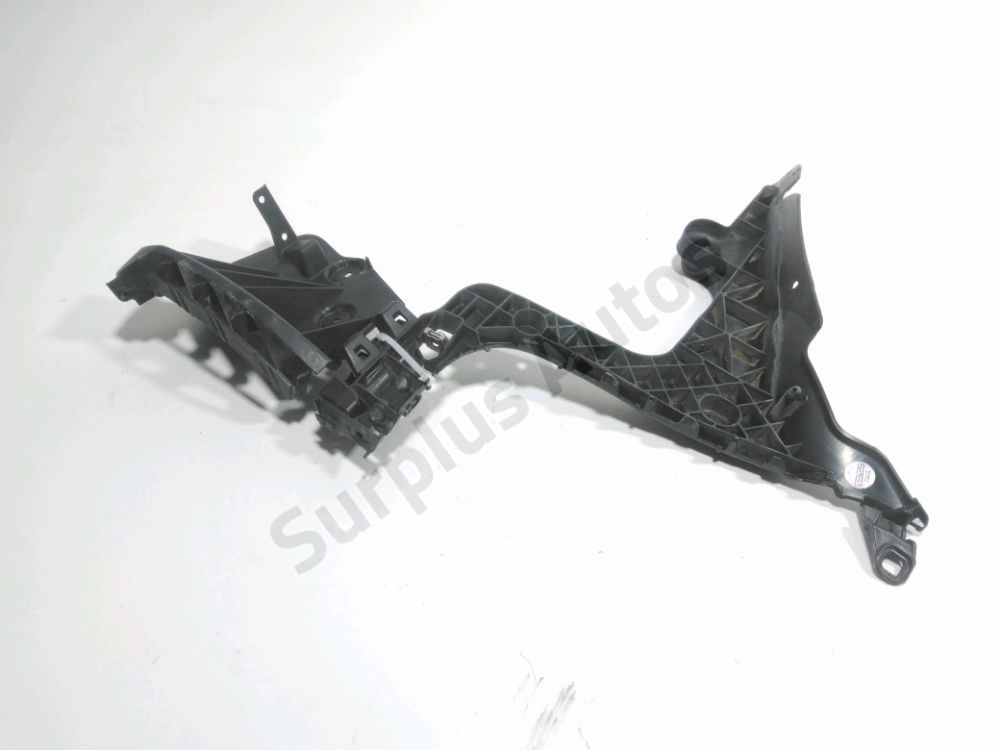 Support gauche de pare-choc arrière