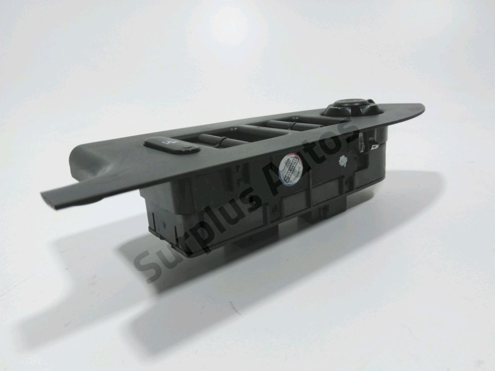 Commande lève-vitre avant gauche