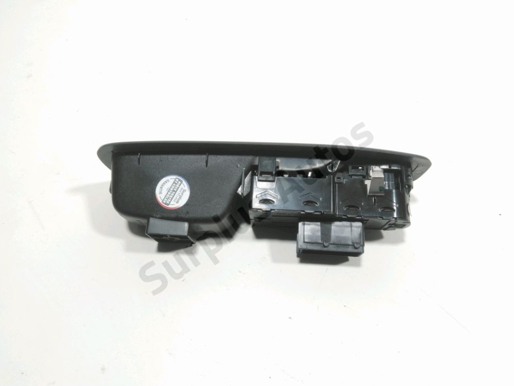 Commande lève-vitre avant gauche