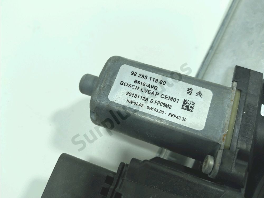 Lève-vitre électrique avant gauche