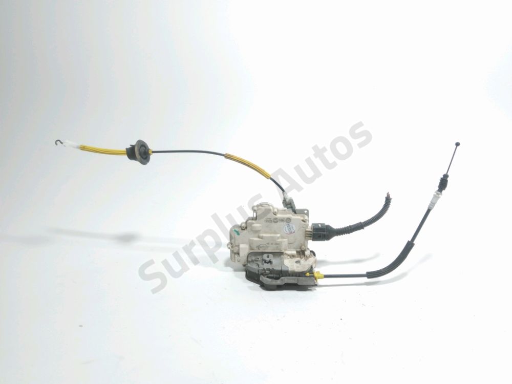 Serrure de porte avant droite