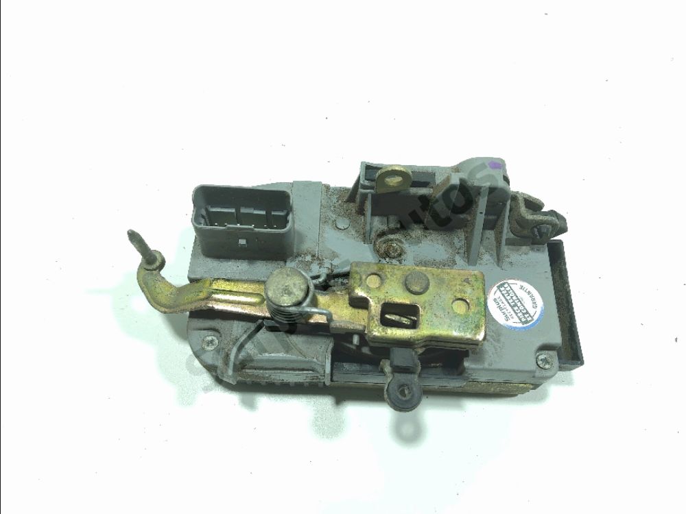 Serrure de porte avant droite