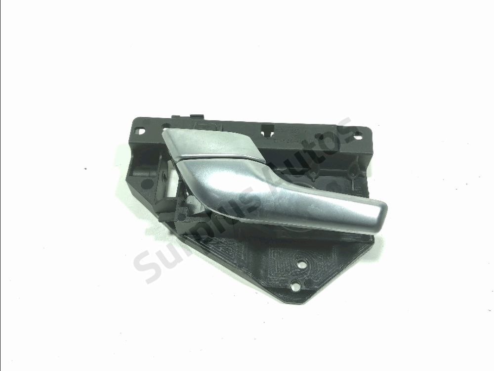 Poignee interieure porte avant gauche