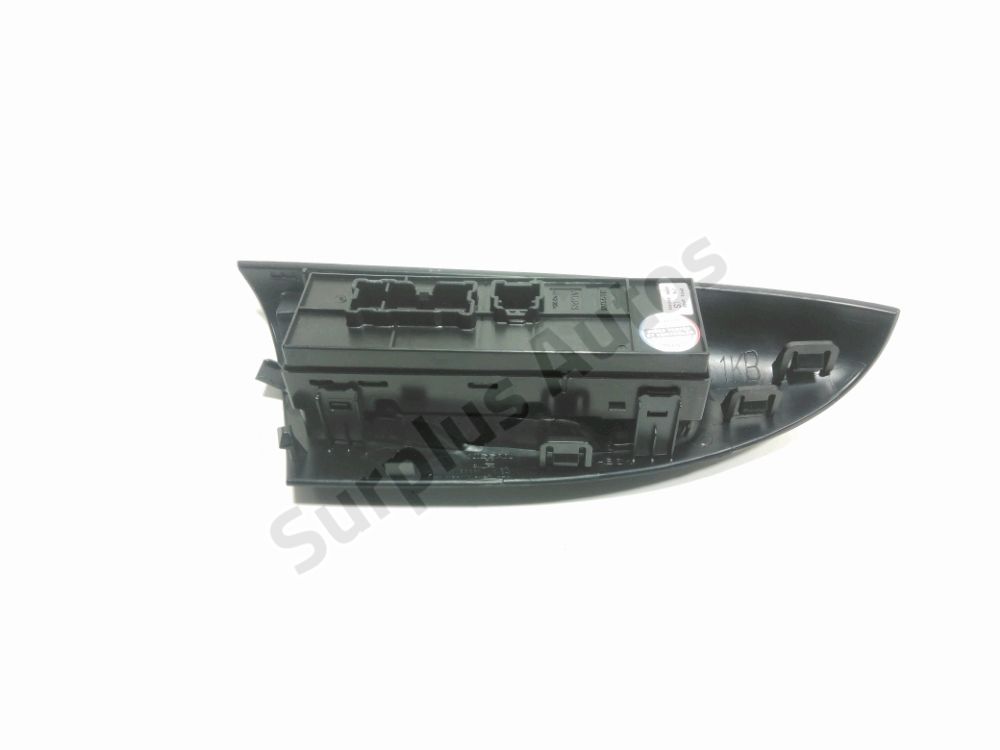 Commande lève-vitre avant gauche