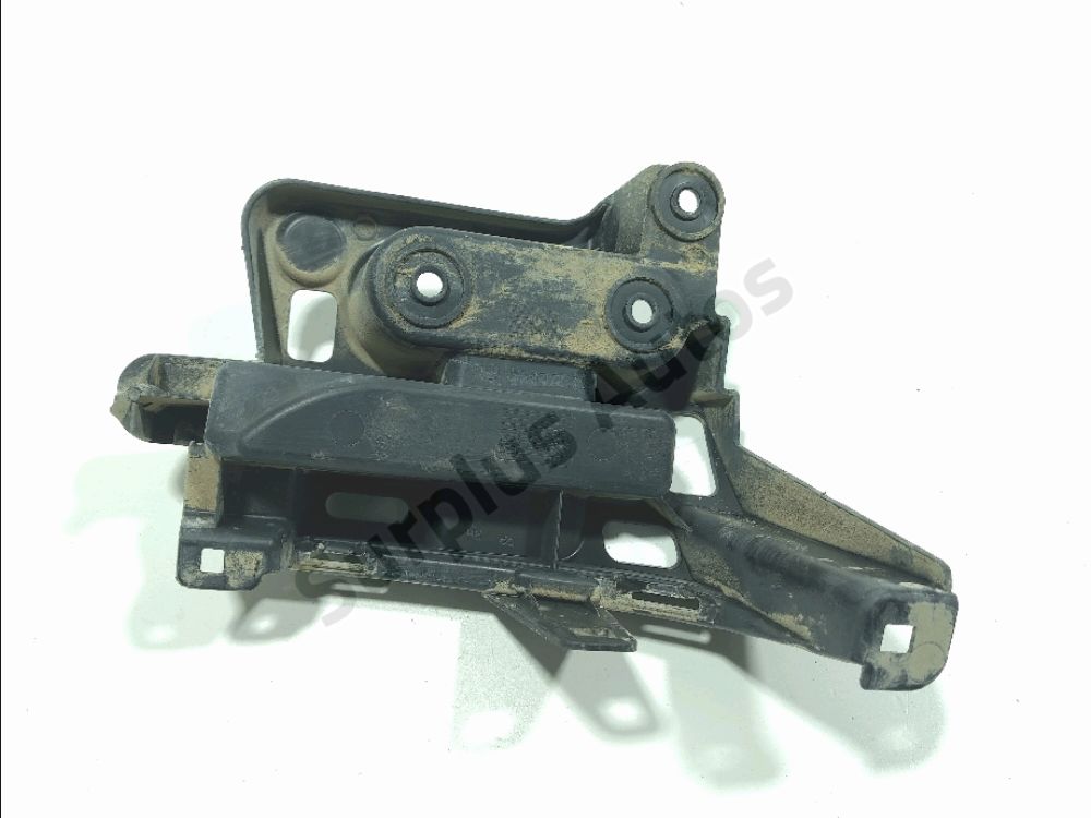 Support droit de pare-choc arrière