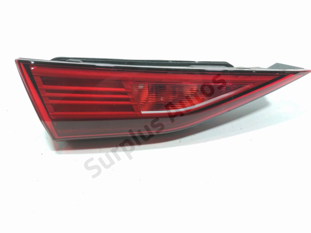 Feu arrière intérieur gauche