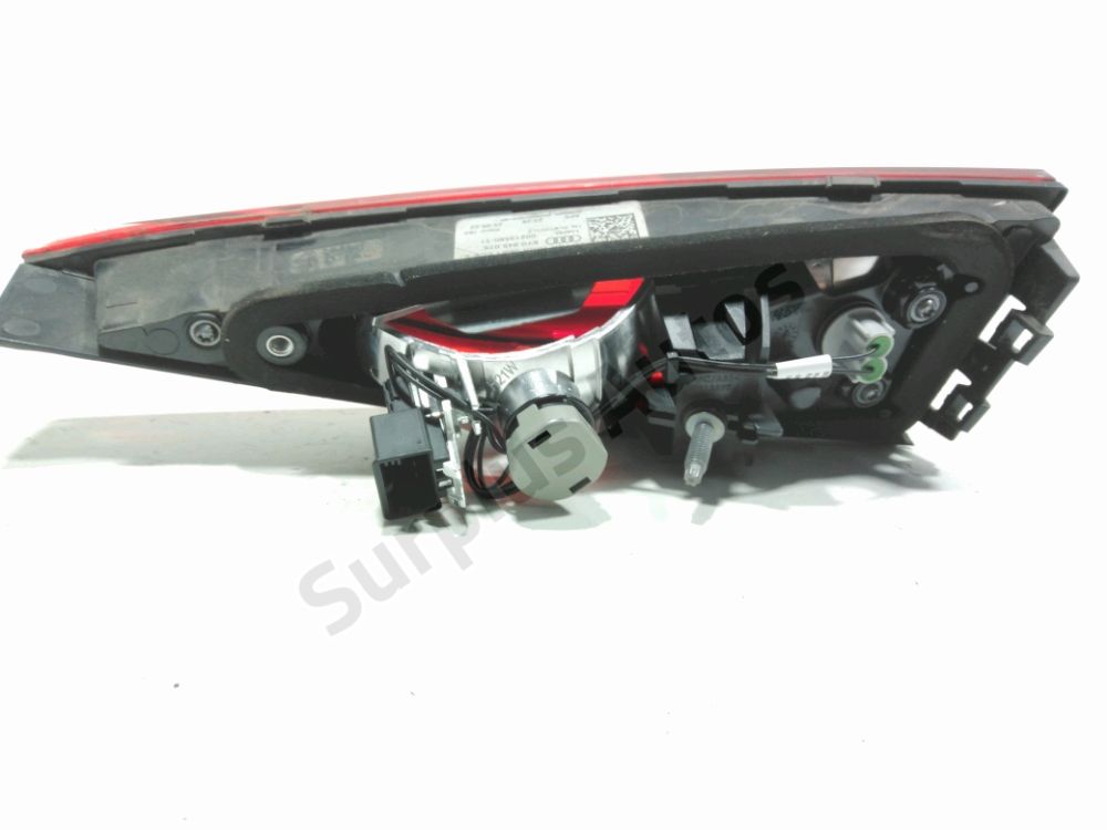 Feu arrière intérieur gauche