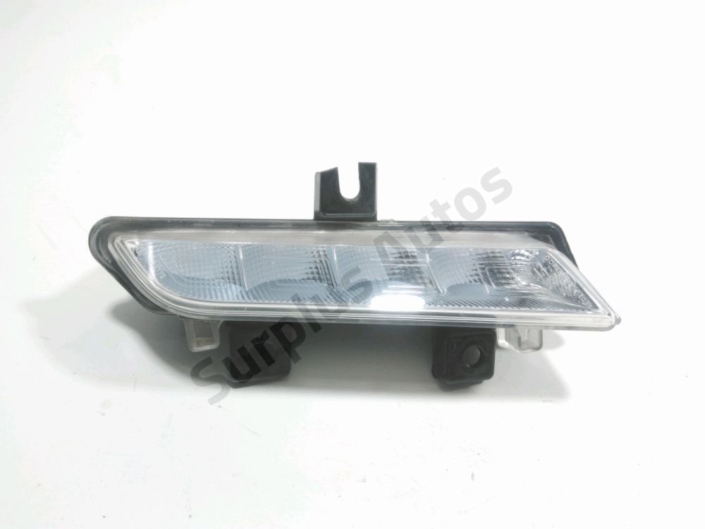 Feu diurne avant droit