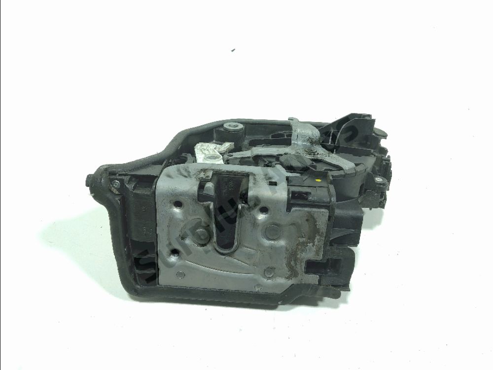 Serrure de porte avant gauche