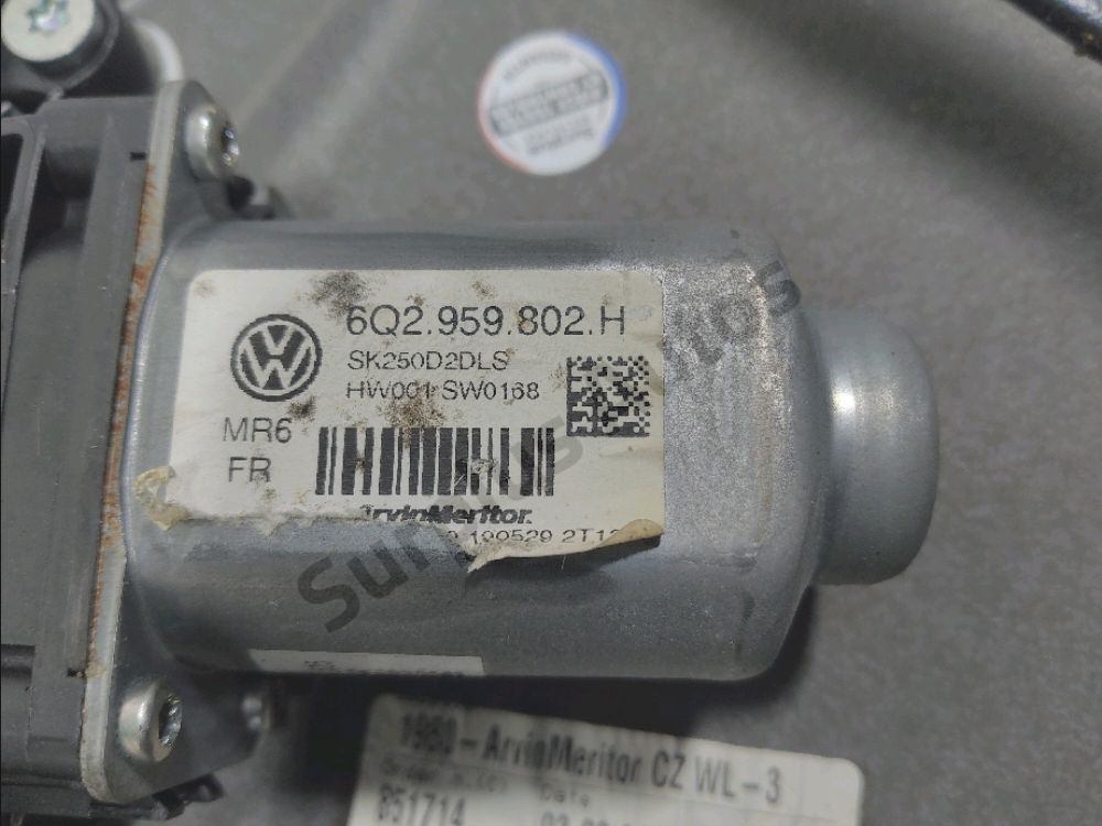 Lève-vitre électrique avant gauche