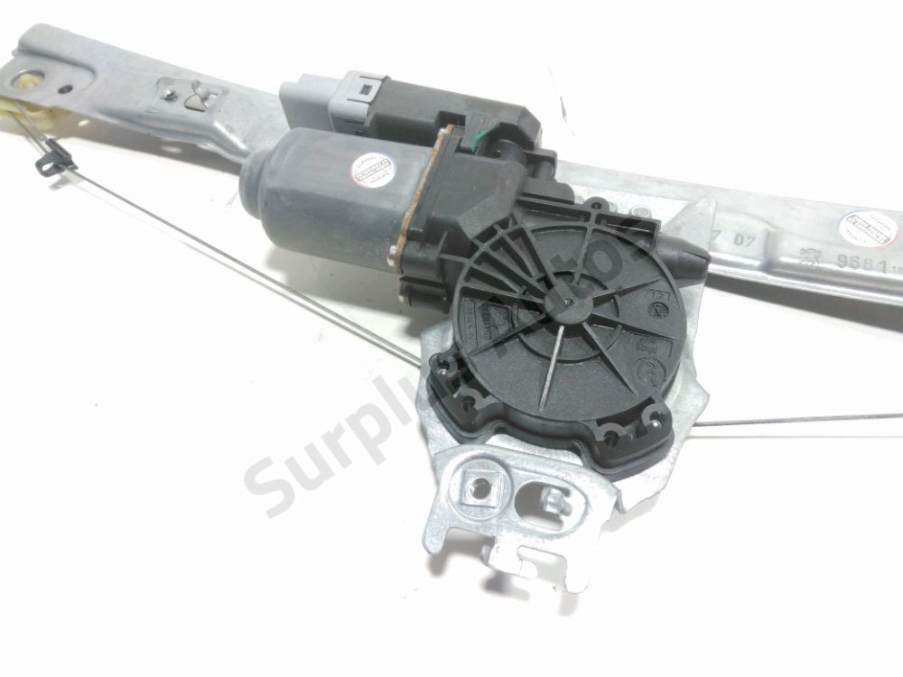 Lève-vitre électrique avant gauche