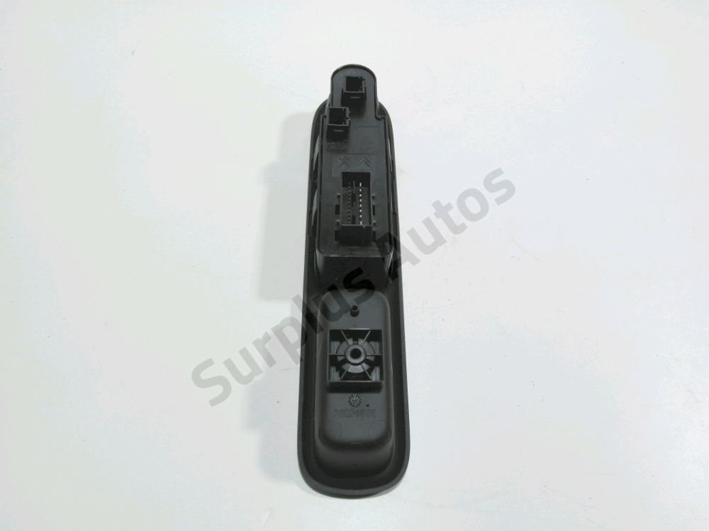 Commande lève-vitre avant gauche