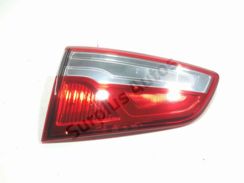 Feu arrière intérieur gauche