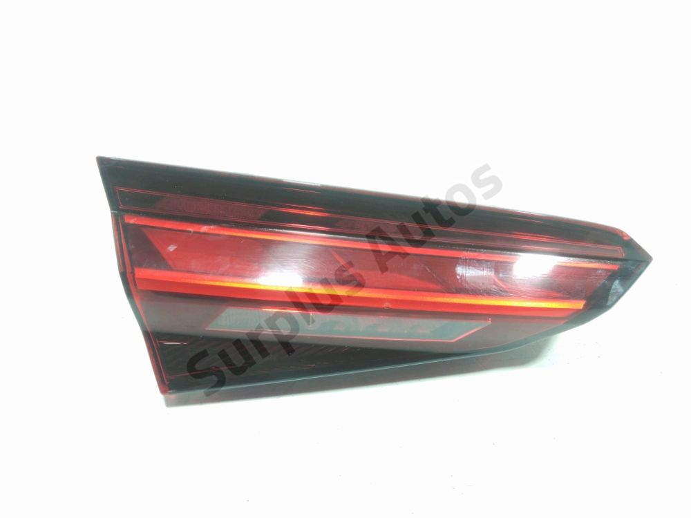 Feu arrière intérieur gauche