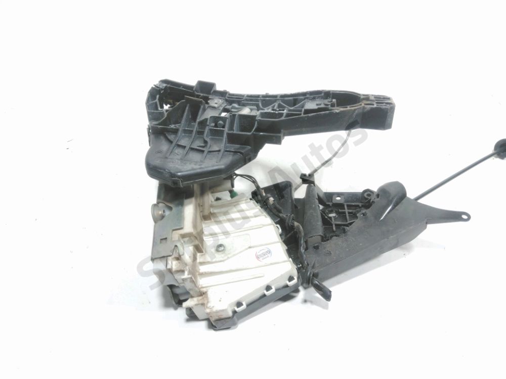 Serrure de porte avant droite