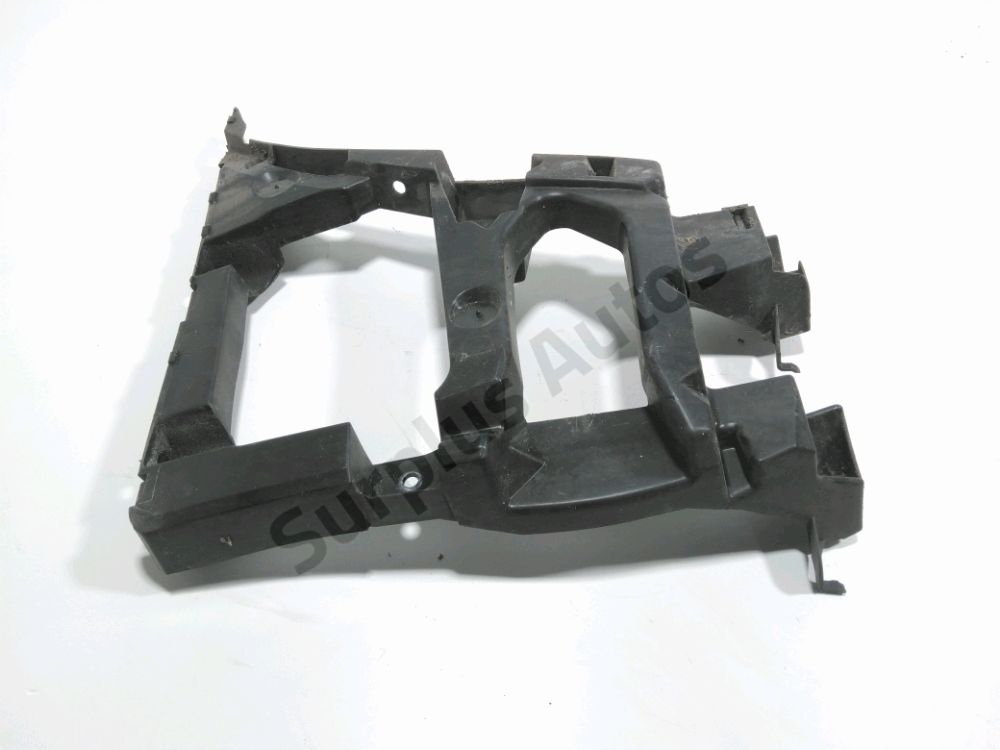 Support droit de pare-choc arrière