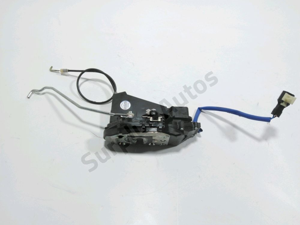 Serrure de porte avant droite