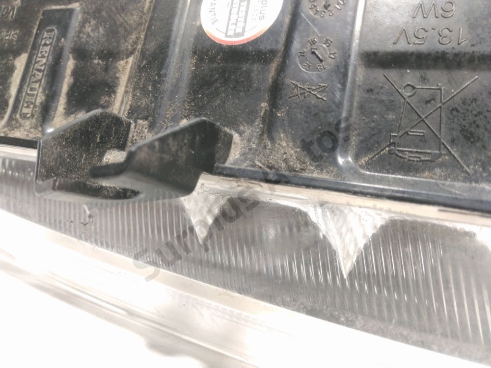 Feu diurne avant droit