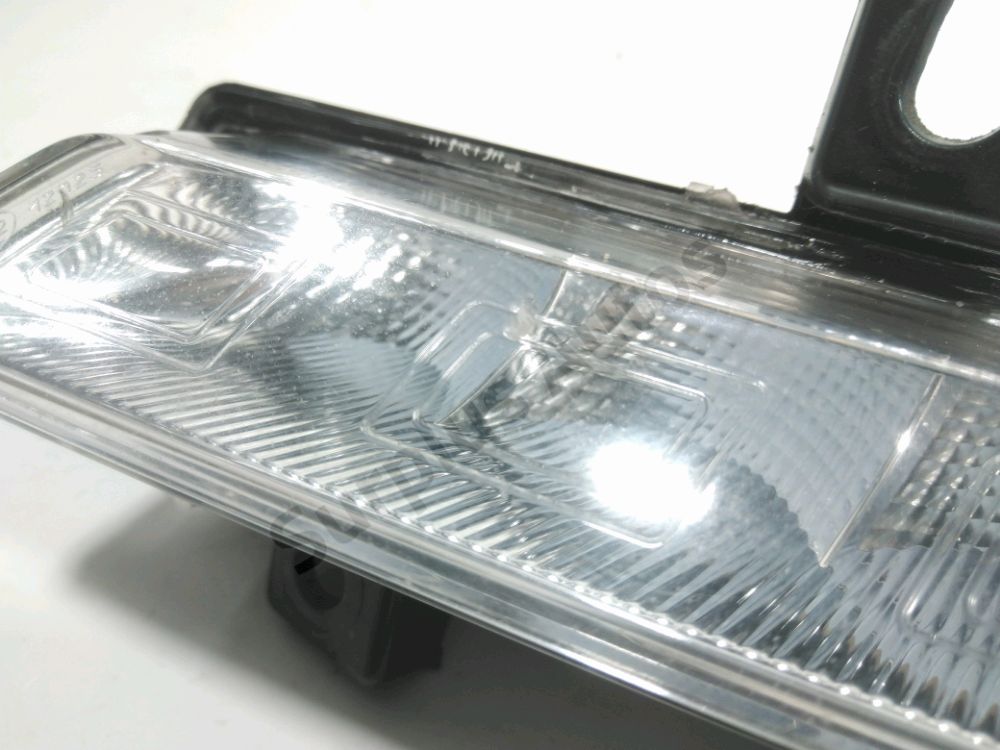 Feu diurne avant gauche