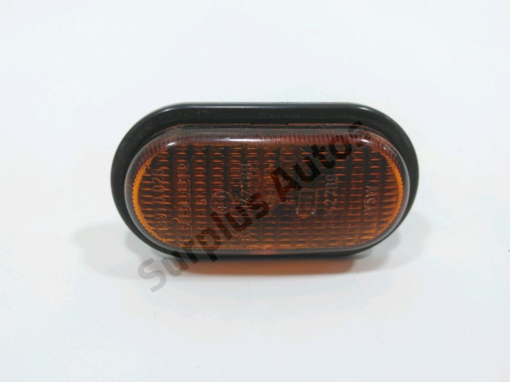 Repetiteur d'aile droit