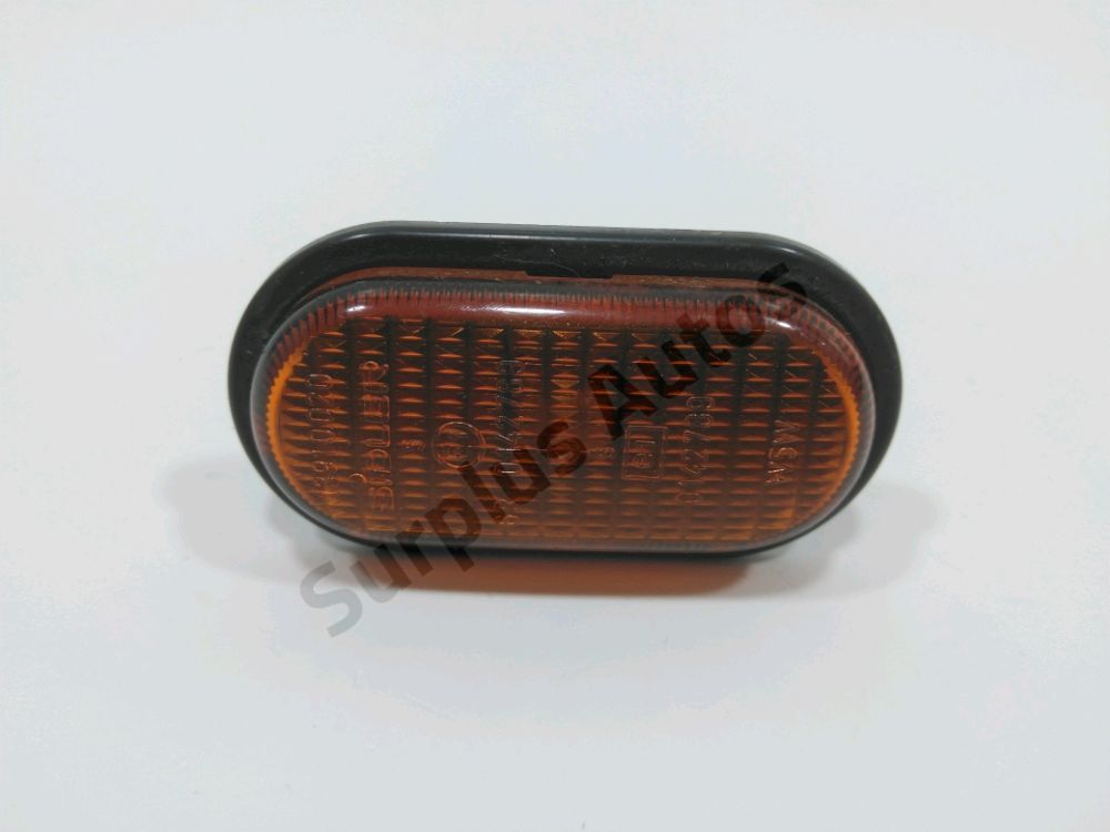 Repetiteur d'aile gauche