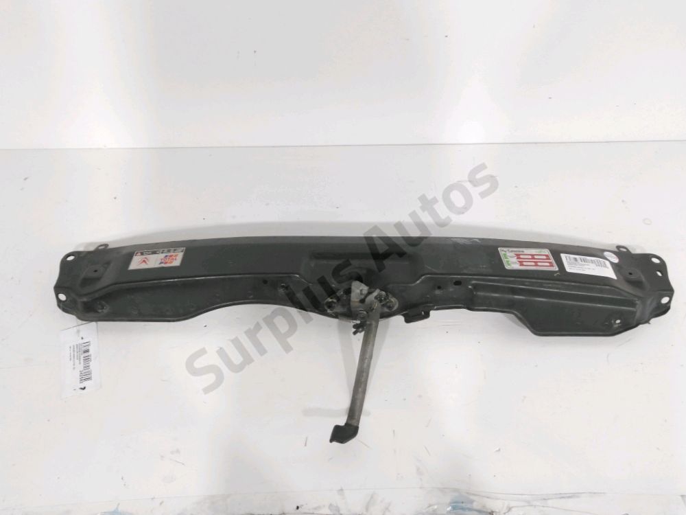 Traverse superieure armature avant