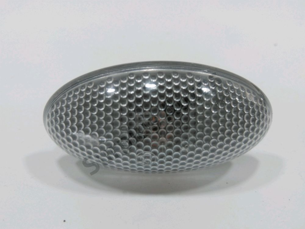 Repetiteur d'aile droit