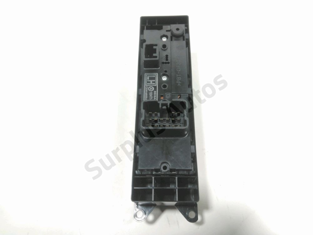 Commande lève-vitre avant gauche