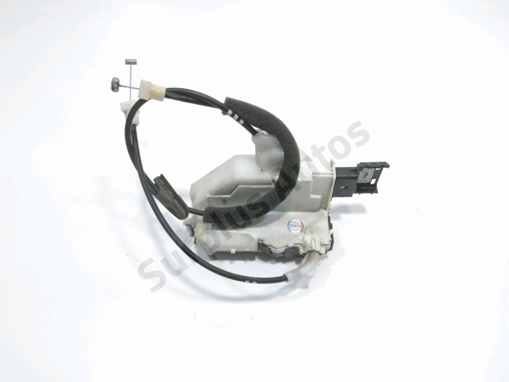 Serrure de porte avant droite